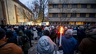 Tüntetés a Budapesti Javítóintézet előtt 2025. december 14-én. 