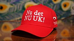 Rote Mützen mit den Aufschriften "Make America Go Away" und "NU DET NUUK" sind zum Symbol für den Widerstand Grönlands gegen Donald Trumps Forderungen geworden