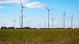 Szélturbinák az osztrák határ mentén Várbalog közelében