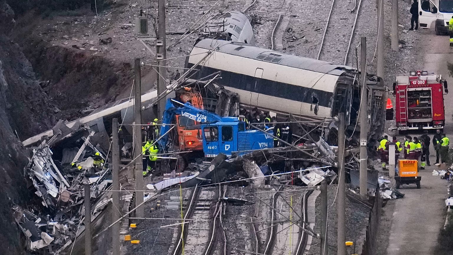 Vista del lugar de una colisión de trenes en Adamuz, sur de España, el martes 20 de enero de 2026.
