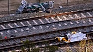 Fragmentos de un tren accidentado son fotografiados en el lugar de la colisión en Adamuz, en Córdoba, el 19 de enero de 2026.