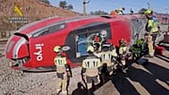 Los equipos de rescate en el lugar del accidente tras la colisión de un tren de alta velocidad en Adamuz el 19 de enero de 2026.