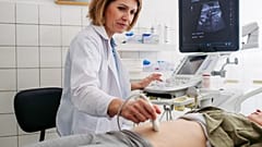 Die US-Arzneimittelbehörde FDA hat eine neue KI-Software für den klinischen Einsatz zugelassen. Sie soll Ultraschalluntersuchungen bei Föten verbessern.