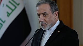 وزير الخارجية الإيراني عباس عراقجي يتحدث في مؤتمر صحفي مشترك مع نظيره العراقي فؤاد حسين في طهران، إيران، الأحد 18 يناير 2026.