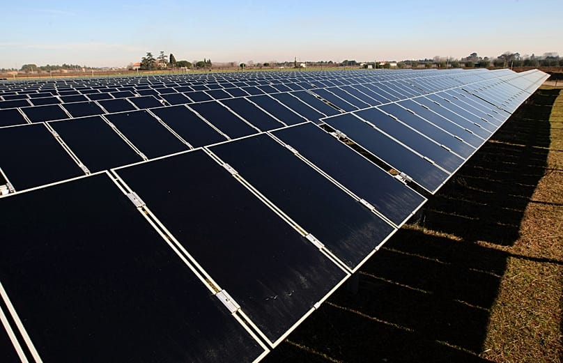 Vue de la centrale solaire de Lunel, dans le sud de la France, en février 2010