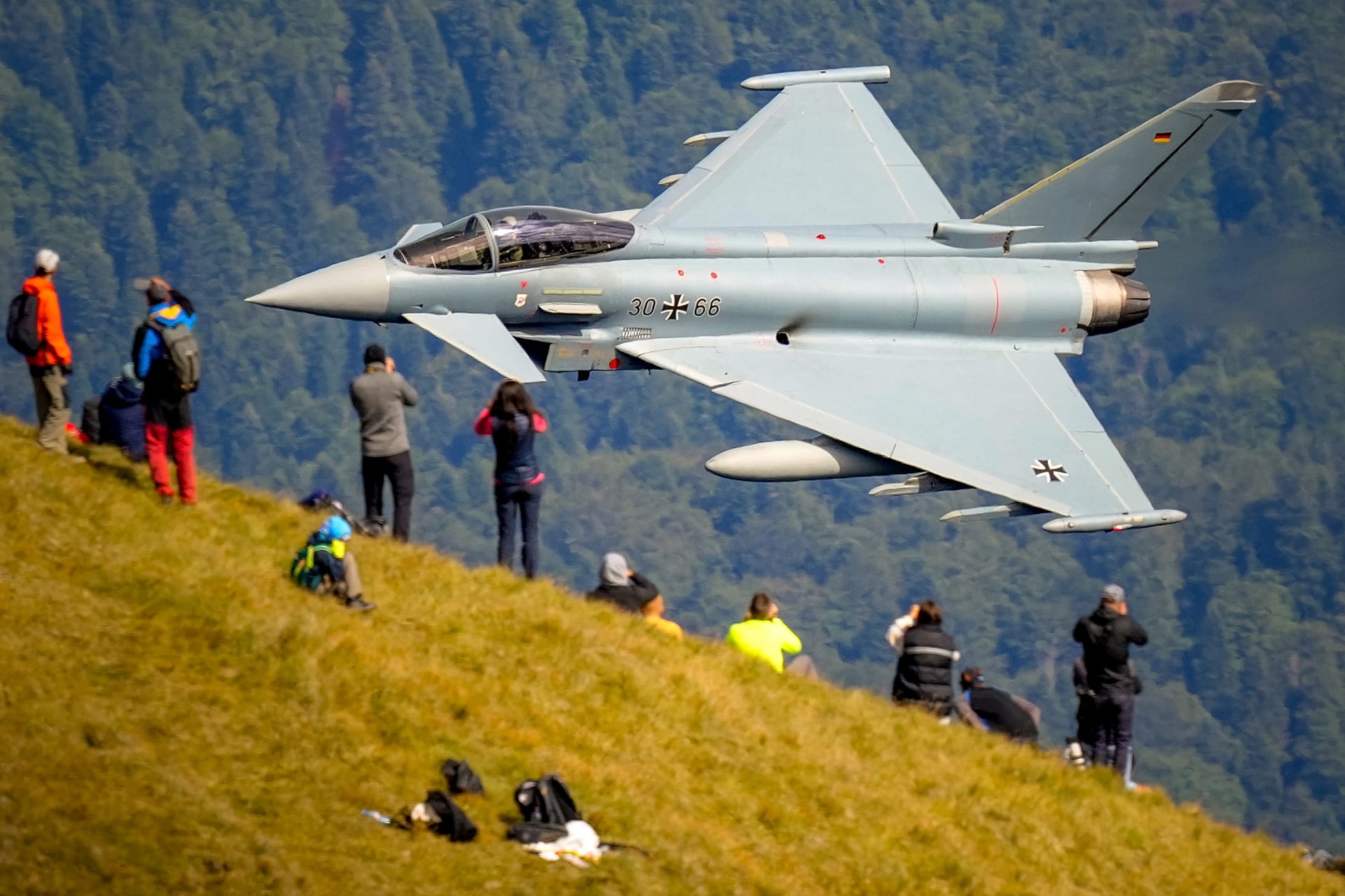 From the F-35 to the new super warplane: Italy ready to invest €9 ...