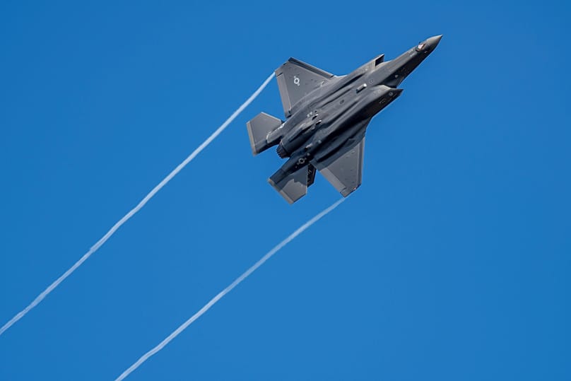 Eine F-35 von Lockheed Martin fliegt auf der Paris Air Show, 17. Juni 2025
