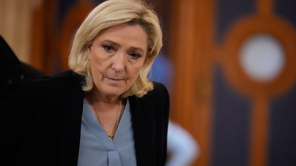 De Franse extreemrechtse leider Marine Le Pen loopt een dunne lijn in haar beroepsprocedure