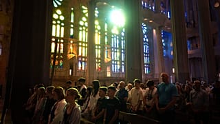 Les fidèles assistent à une messe