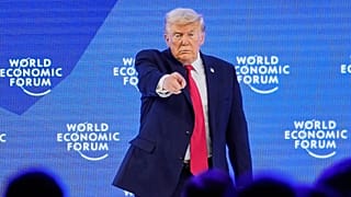 Il presidente Donald Trump reagisce dopo il suo discorso durante la riunione annuale del World Economic Forum a Davos, in Svizzera, il 21 gennaio 2026.