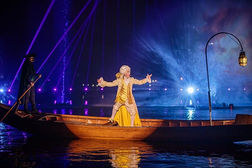 'Giacomo. A love story' performed on the water at Venice Carnivale