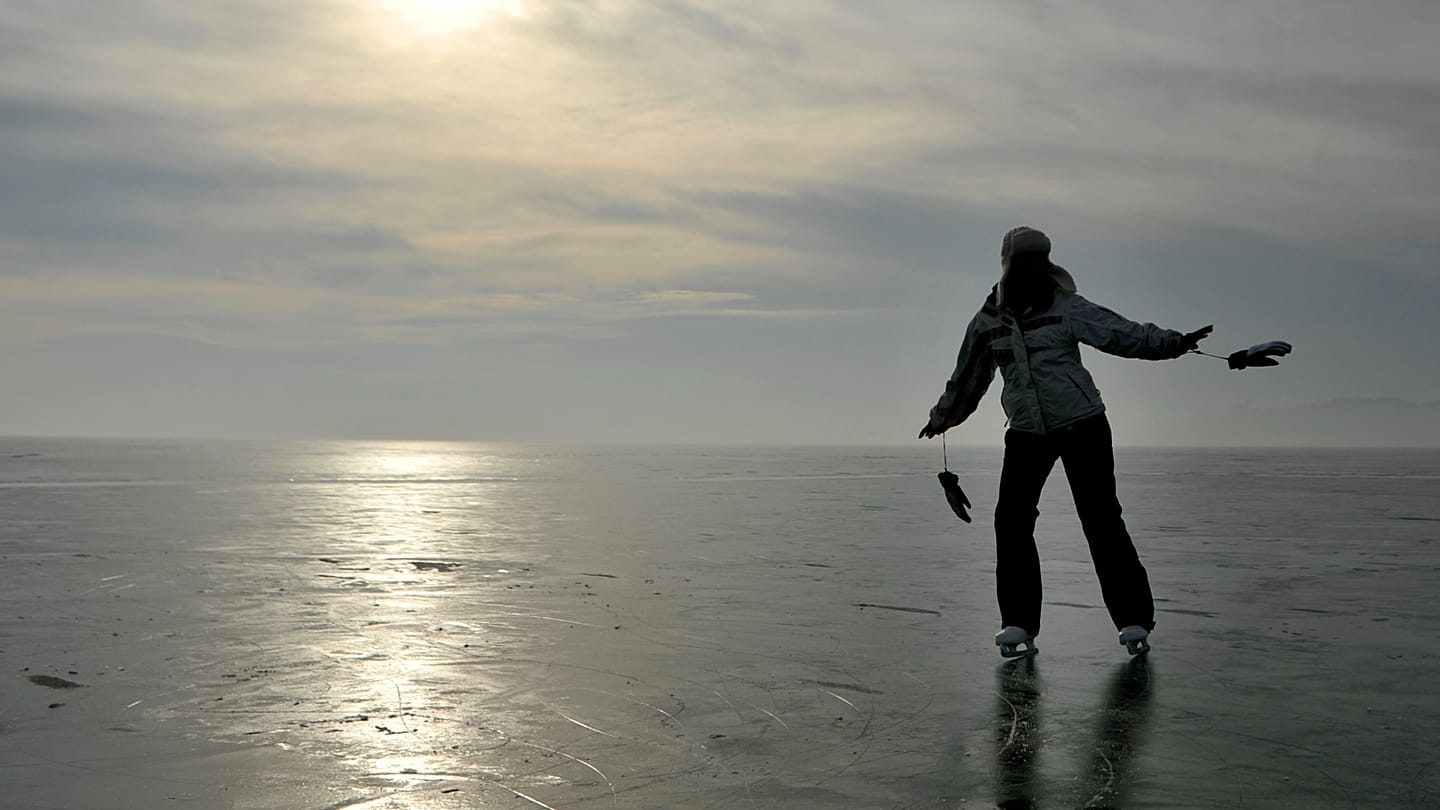 Lékhorgászok és korcsolyázók vették birtokba a befagyott magyarországi tavakat Kép