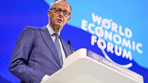 O Chanceler alemão Friedrich Merz fala sobre uma nova ordem mundial durante a reunião anual do Fórum Económico Mundial em Davos