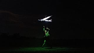 Ein ukrainischer Soldat der Safari-Einheit der Liut-Brigade startet eine Aufklärungsdrohne an der Frontlinie in der Region Donezk, 6. September 2025