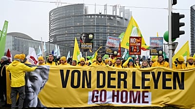 Farmers protest, as they stand in front of a banner of European Commission President Ursula von der Leyen, during a demonstration in France. 20 January 2026.