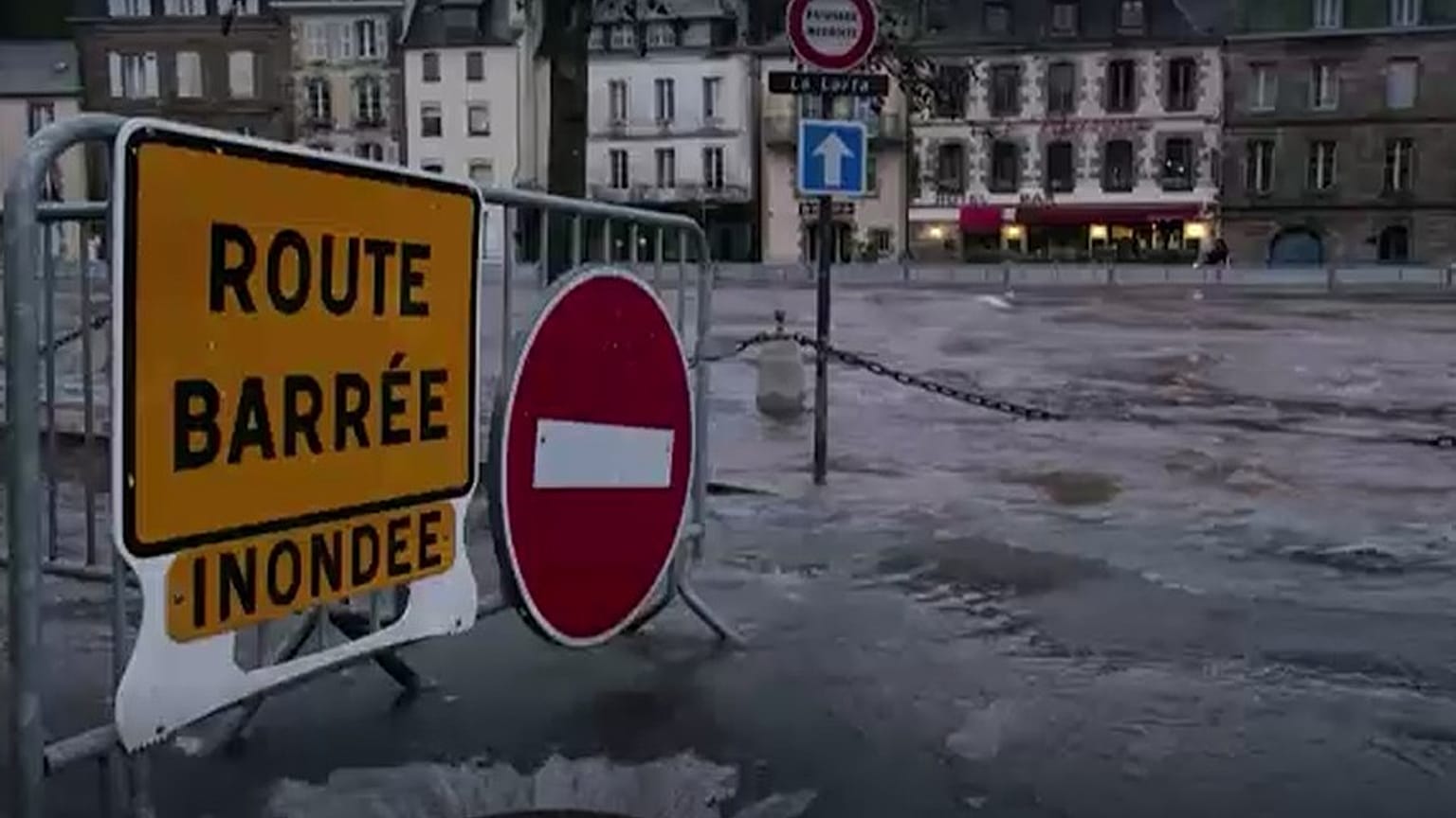 L'eau a envahis les quais à Quimperlé
