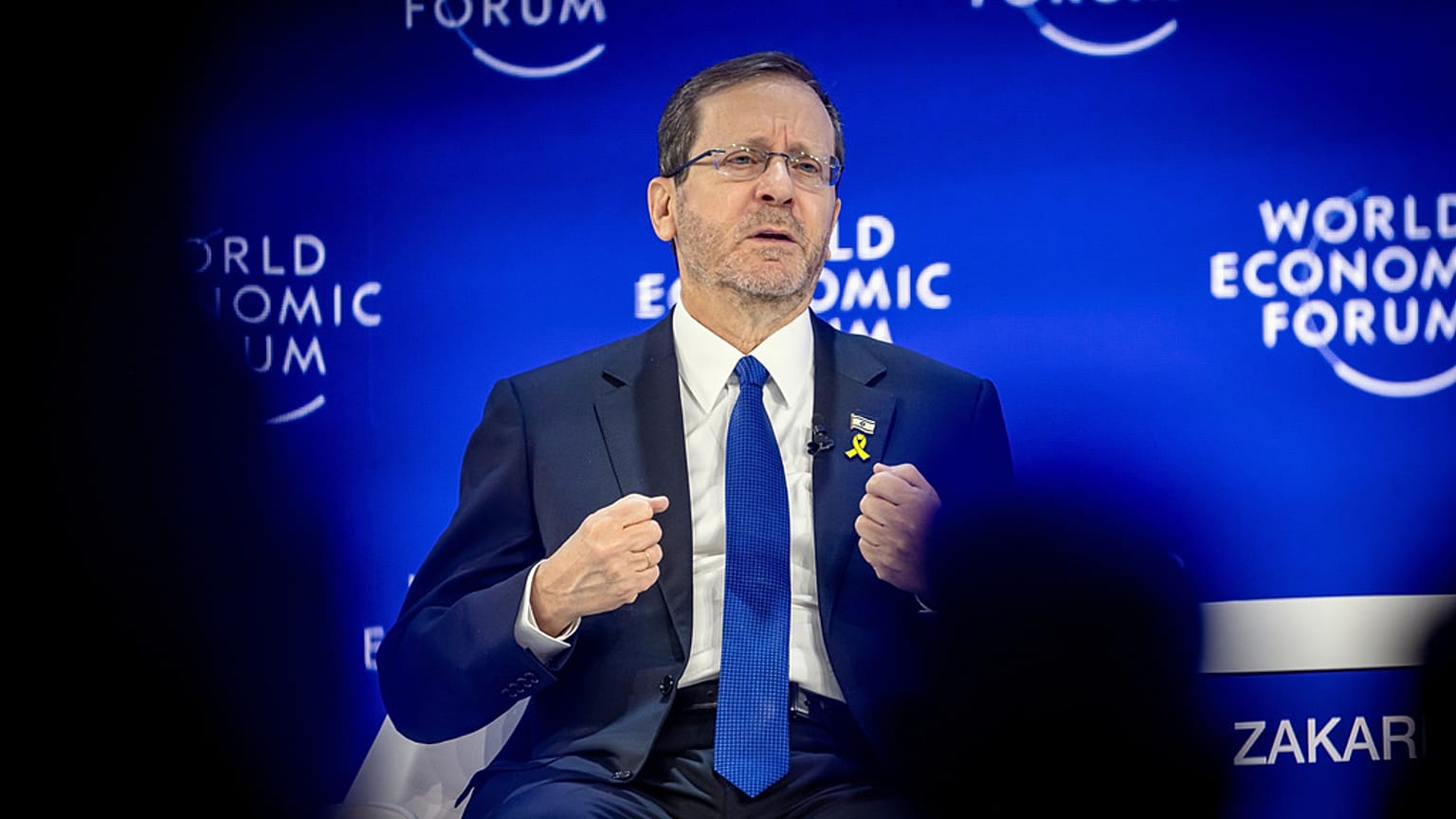 ألقى إسحاق هرتسوغ، رئيس إسرائيل، كلمة خلال جلسة عامة في قاعة المؤتمرات، في الاجتماع السنوي السادس والخمسين للمنتدى الاقتصادي العالمي، في دافوس، سويسرا، 