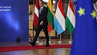 Ο Έλληνας πρωθυπουργός Κυριάκος Μητσοτάκης προσερχόμενος στη σύνοδο κορυφής της ΕΕ