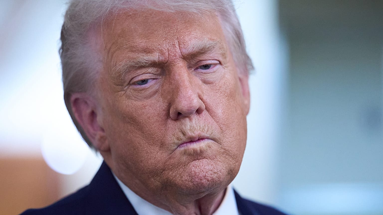 Trump a bordo do Air Force One, ao deixar o Fórum Económico Mundial