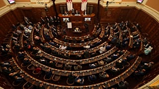 Algérie : le Sénat demande à modifier la loi criminalisant la colonisation