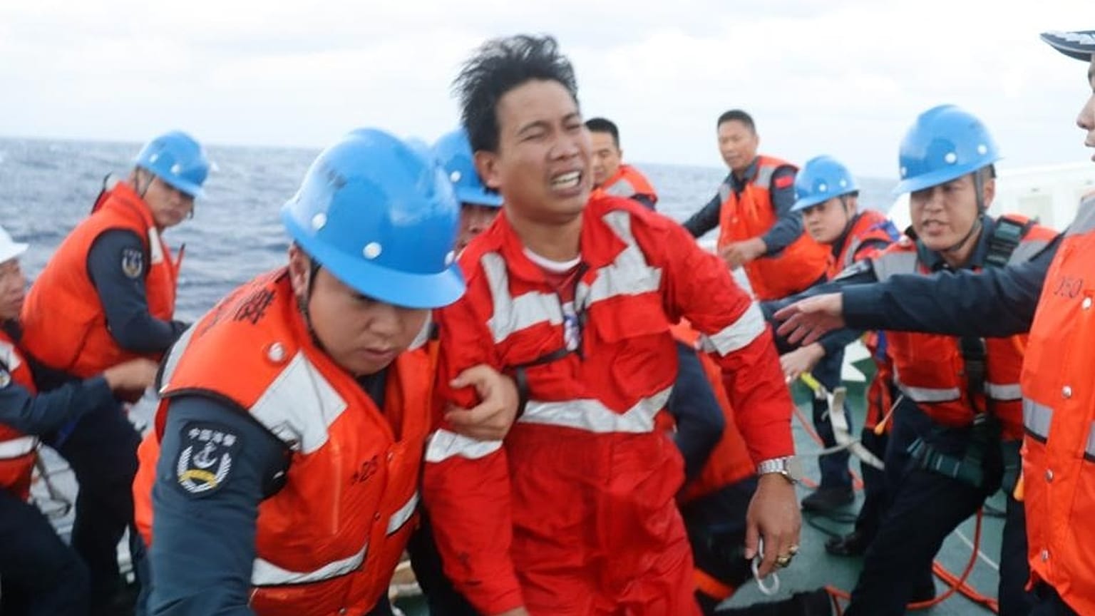 Çinli ekiplerin kurtardığı bir mürettebat üyesi