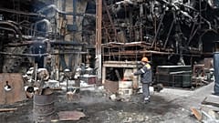 Arbeiter reparieren ein DTEK-Kraftwerk nach einem russischen Raketenangriff auf das Energiesystem des Landes an einem ungenannten Ort in der Ukraine, 23. Januar 2026