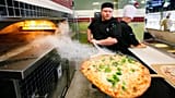 Pizza frissen a sütőből