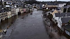 In Quimperlé in Frankreich steht der Fluss Laïta extrem hoch. Er überschwemmt Straßen und Häuser. 23. Januar 2026