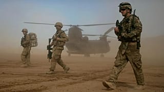 US soldiers, part of the NATO- led International Security Assistance Force (ISAF), walk west of Kabul, 28 January, 2012