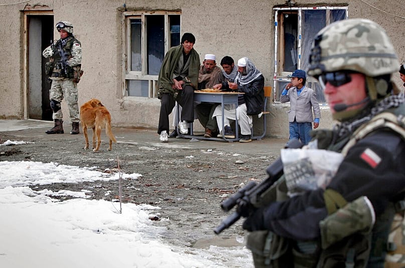 Polscy żołnierze w dystrykcie Khwaja Omari w prowincji Ghazni, na zachód od Kabulu, Afganistan, czwartek, 3 marca 2011 r.