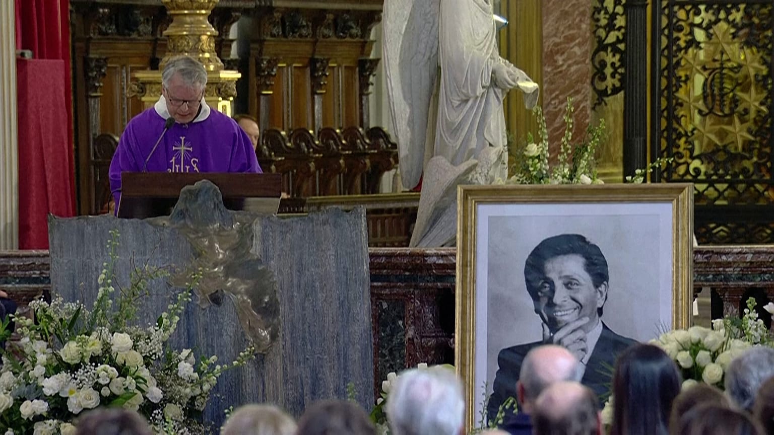 In Rom versammelte sich eine große Trauergemeinde in der Basilika Santa Maria degli Angeli e dei Martiri. Sie erwies Valentino am 23. Januar 2026 die letzte Ehre.