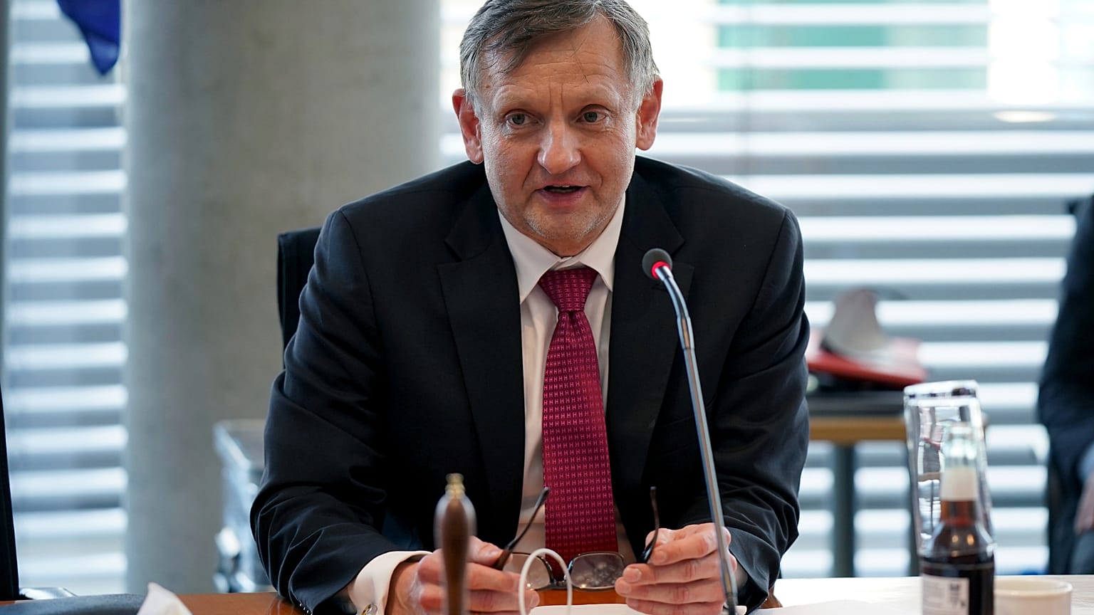 Kay Gottschalk, président de la commission du Parlement fédéral allemand chargée d'enquêter sur le scandale de la société de systèmes de paiement Wirecard, s'exprime à Berlin. 