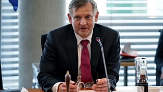 Кай Готтшальк, председатель комитета федерального парламента Германии, расследующего скандал с компанией платежных систем Wirecard, выступает в Берлине 