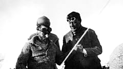General Umberto Nobile zusammen mit Professor Frantisek Behounek, irgendwo in der Arktis, im Mai 1928