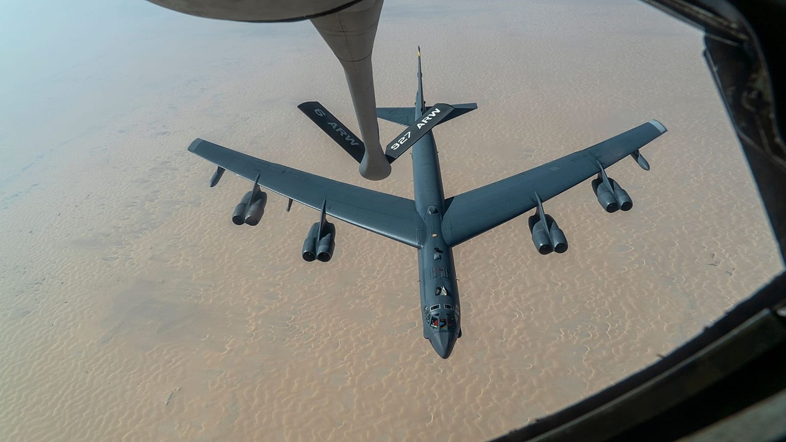 سوخت‌رسانی به بمب‌افکن بی-۵۲ آمریکا