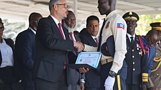 Haïti : 800 jeunes reçoivent leurs diplômes de policiers