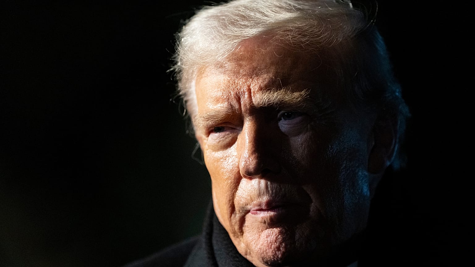 Trump amenaza a Canadá con aranceles del 100% si cierra pacto comercial con China