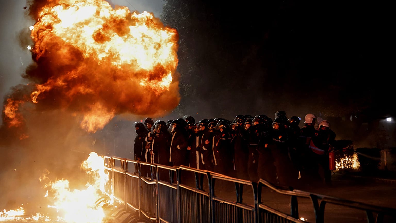 Επεισόδια σε αντικυβερνητική διαδήλωση στα Τίρανα