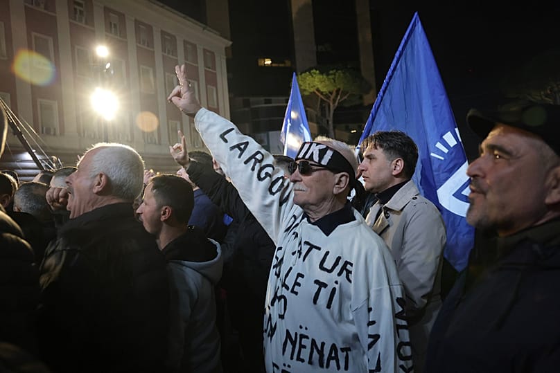 Διαδηλωτές στα Τίρανα