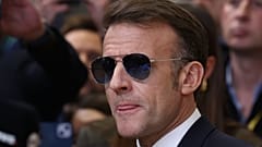 Der französische Präsident Emmanuel Macron kommt am Donnerstag, dem 22. Januar 2026, in Brüssel zum EU-Gipfel an.