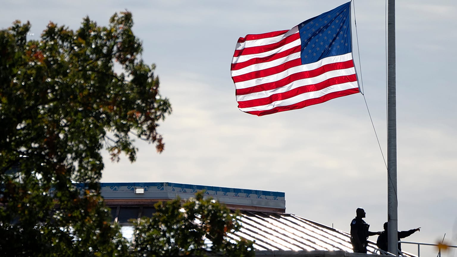 العلم الأمريكي (تصوير: مارك شيفلباين – أسوشيتد برس)