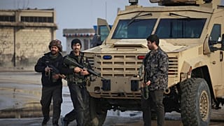 مقاتلو قوات سوريا الديمقراطية يتجهون نحو الجبهة في الحسكة قبيل انتهاء الهدنة – 24 يناير 2026.