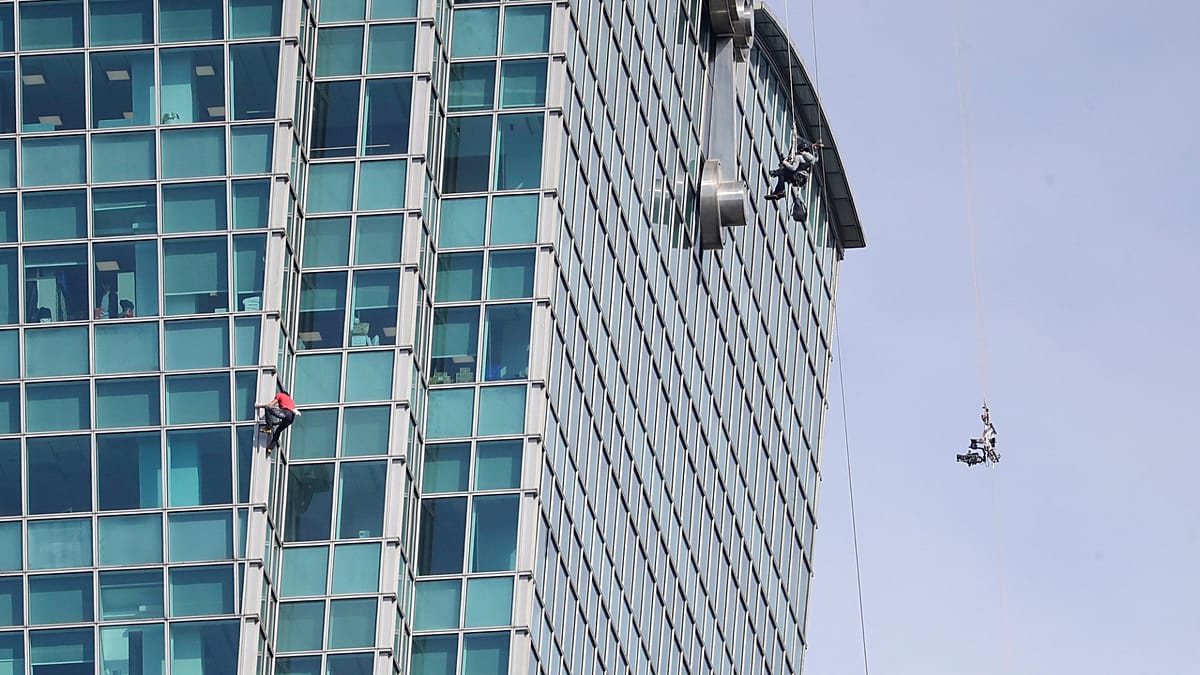 فيديو. المتسلق الأمريكي أليكس هونولد يتسلق ناطحة سحاب مكونة من 101 طابق دون معدات السلامة