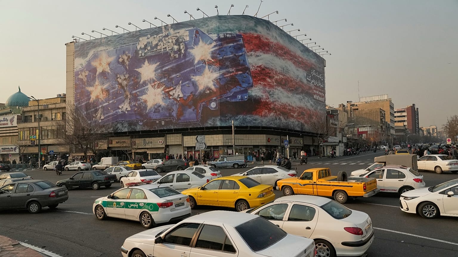 دیوارنگاره میدان انقلاب