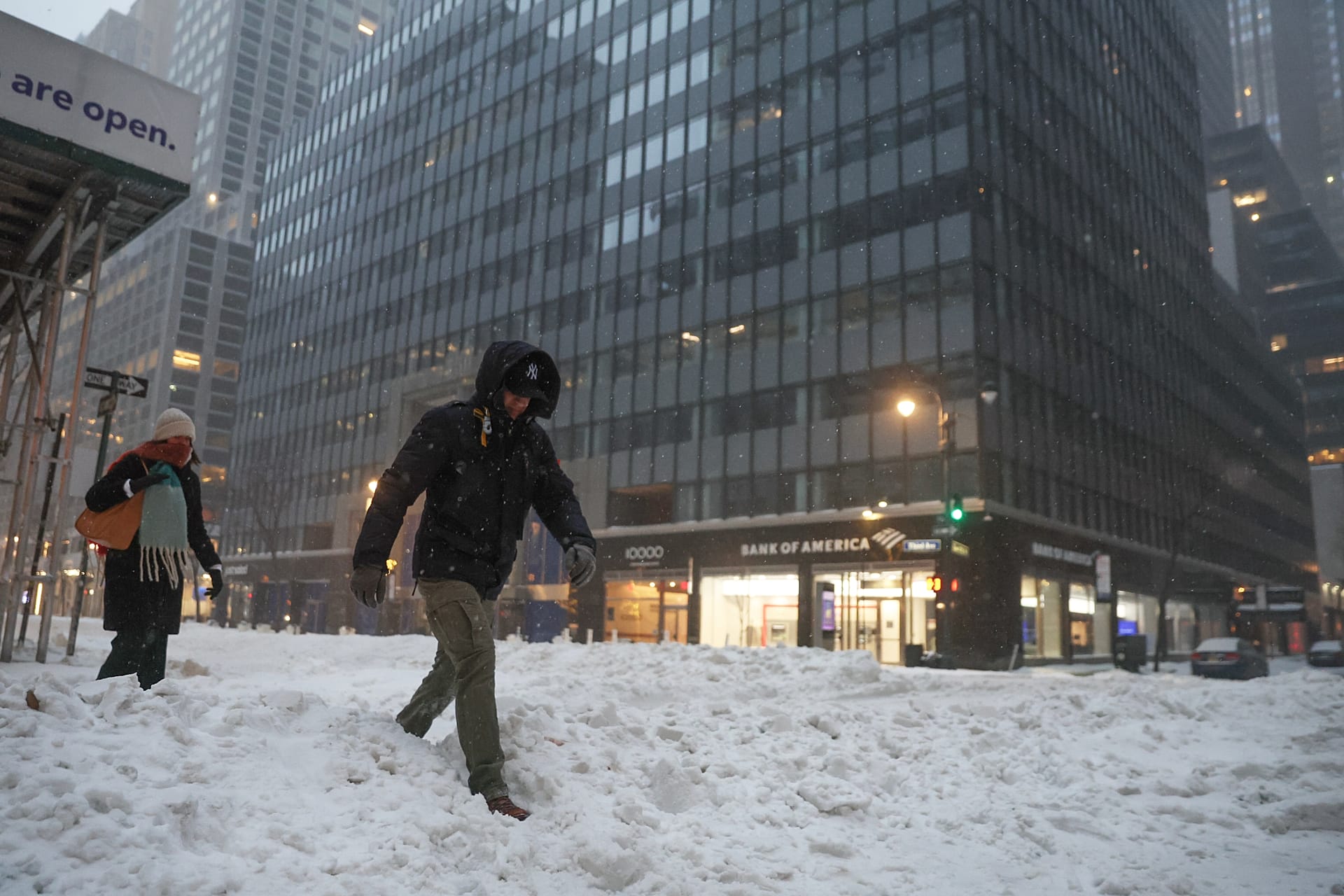 Historic winter storm kills 10 across the United States as disruptions ...