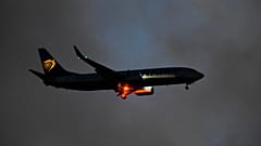 Ein Ryanair-Flugzeug landet in Portugal.