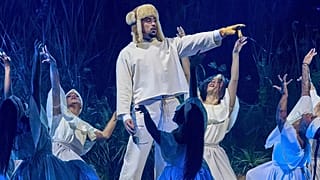 Bad Bunny se presenta durante su primer show de su residencia de conciertos de 30 fechas en el Coliseo de Puerto Rico José Miguel Agrelot, el 11 de julio de 2025.