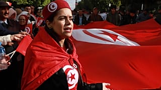 أنصار الرئيس التونسي قيس سعيد يشاركون في مظاهرة بمناسبة الذكرى الخامسة عشرة للثورة التي أثارت الربيع العربي، في العاصمة تونس العاصمة، الأربعاء 17 ديسمبر 2025.