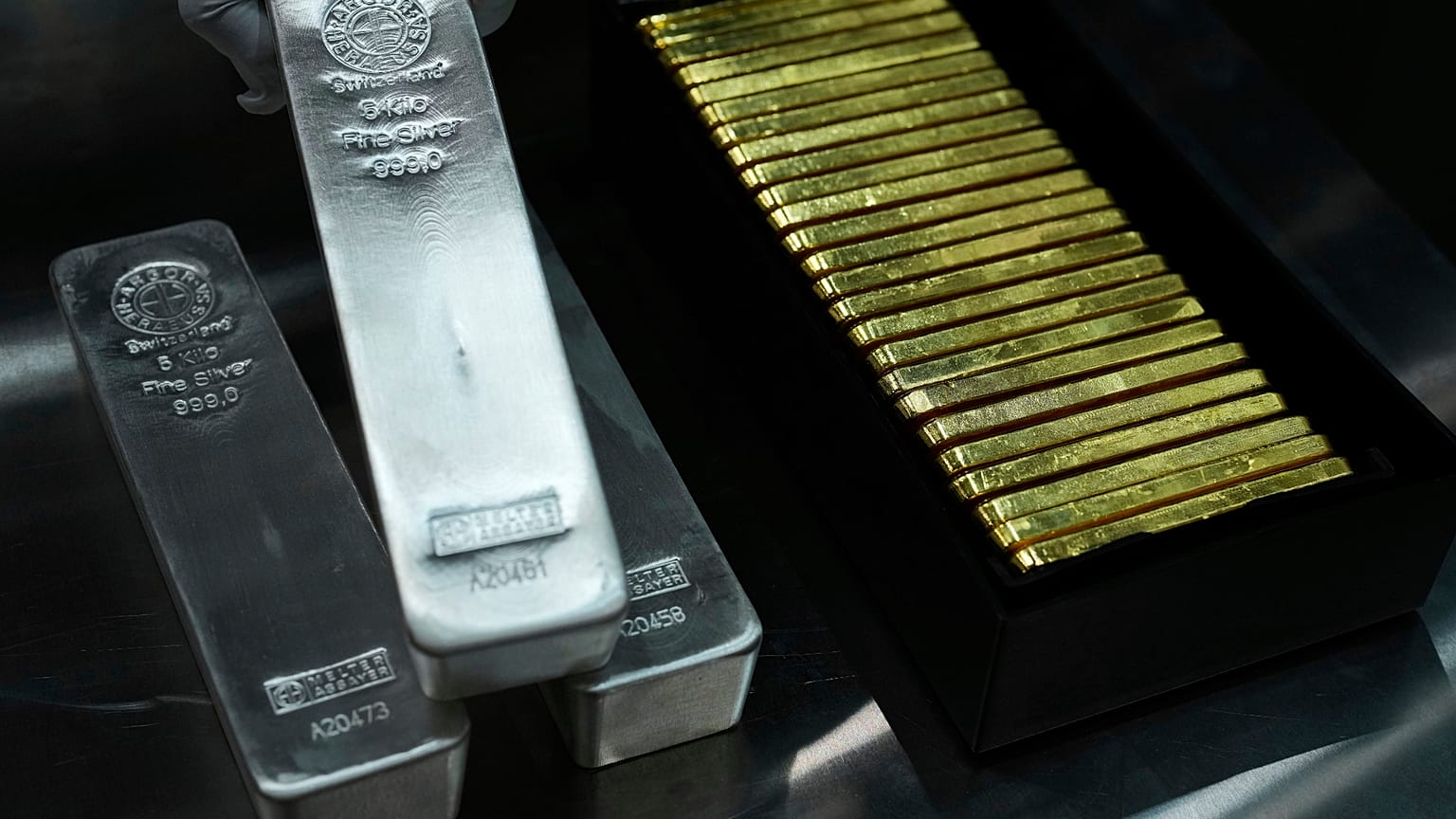 Oro e argento sono cresciuti a livelli record