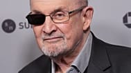 الروائي سلمان رشدي يحضر العرض الأول للفيلم الوثائقي "Knife" في مهرجان صندانس، بارك سيتي، يوتا، 25 يناير 2026.